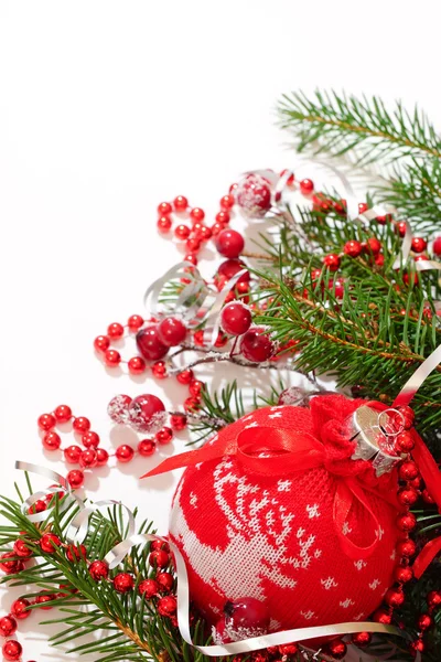 Vánoční přání s míčem, červená — Stock fotografie