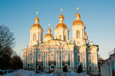 Nikolsky Katedrali görünümünü mavi gökyüzü arka plan üzerinde akşam. Rusya Saint Petersburg