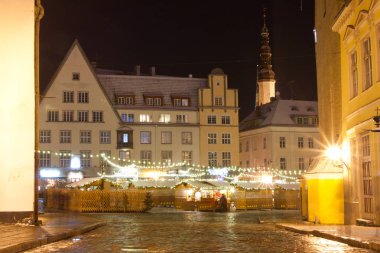 Tallin Estonya 01.01.2012: yeni yıl arifesinde Tallinn gece sayısı.