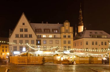 Tallin Estonya 01.01.2012: yeni yıl arifesinde Tallinn gece sayısı.
