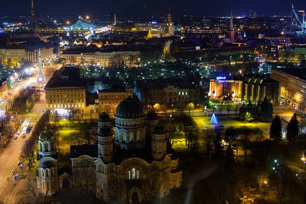 Bonne nuit Riga. Le point de vue de la vieille ville à Riga, Lettonie — Photo