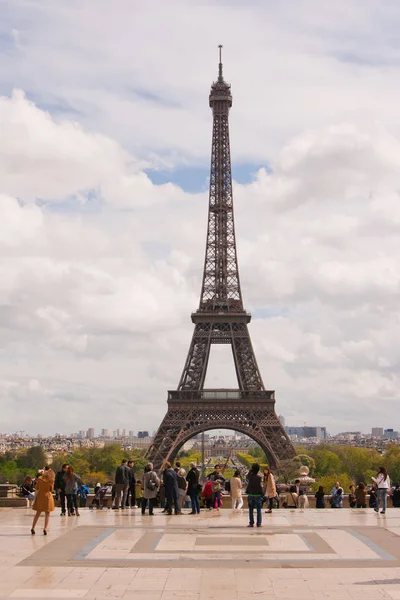 De eiffel tower gezien vanaf trocadero, paris, Frankrijk. — Stockfoto