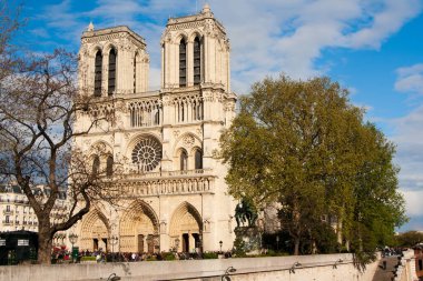 Geç akşam güzel bulutlar, Paris, Fransa, Notre Dame Katedrali