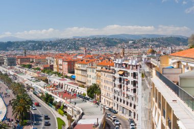 Nice palmiye ağaçları. Cote d'Azur. Akdeniz resort. Fransa.