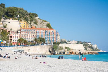 Nice palmiye ağaçları. Cote d'Azur. Akdeniz resort. Fransa.