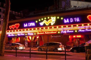 Seks Shop Neon kayıt. Paris sokağı
