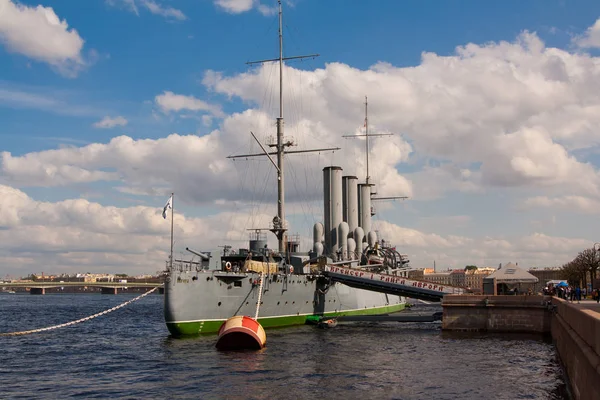 St. Peterburg Rusya 29 Mayıs 2011: Saint-Petersburg cruiser Avrora. — Stok fotoğraf