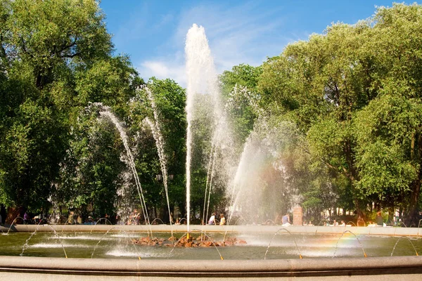 Staint Petersburg, Çeşme Bahriye önünde. Rusya