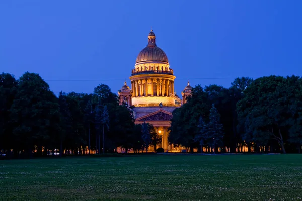 Ісаакіївський собор. Санкт-Петербург біла ніч — стокове фото