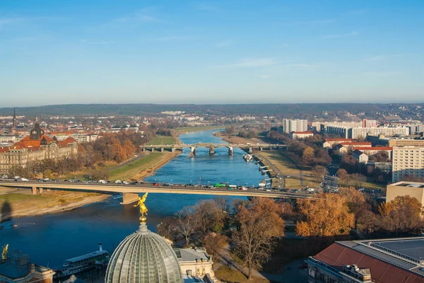 Dresden aus der Höhe des Vogelfluges. Deutschland — Stockfoto