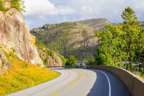 güzel manzara yaz yolda. Forsand, Rogaland, Norveç