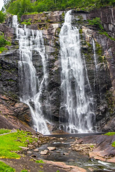 Skjervsfossen vízesés Norvégiában, Hordaland megyében — Stock Fotó