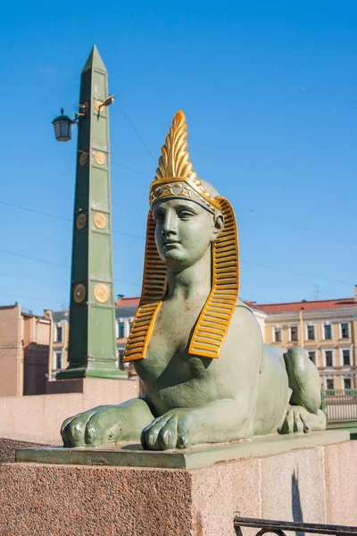 Sphinxen av egyptiska bron över floden Fontanka, St Petersburg, Ryssland — Stockfoto
