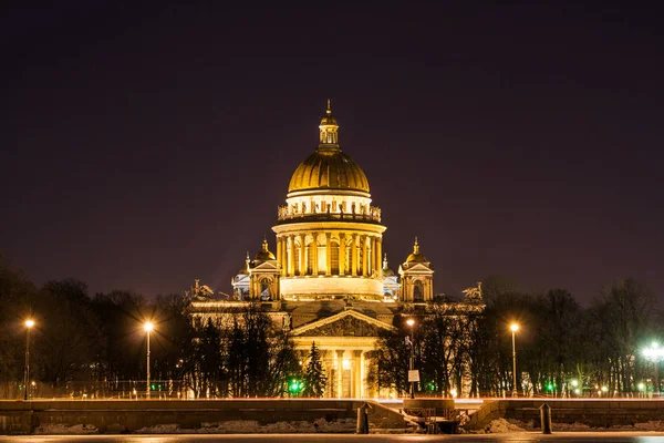 Catedral de São Isaacs. São Petersburgo noite de inverno — Fotografia de Stock