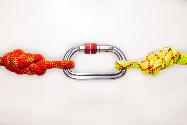 Double Flemish loop or figure eight 8 knot with new colored aluminum carabiner. equipment use for attaching rope to climbing harness and create a mustache self insurance. isolated on white background — Stock Photo, Image