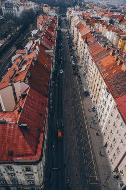 Üstten Görünüm eski sokağın Prag. Tarihi kentin, eski tarihi evlerin çatı Üstten Görünüm 