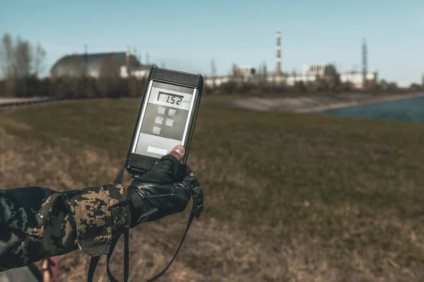 Ukrayna, Chernobyl. Dosimeter okuma