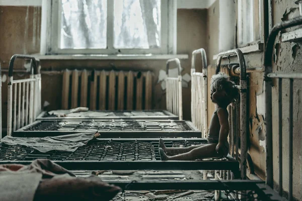 Chernobyl bebek. Çernobil nükleer felaketinden sonra yaptı Pripyat şehir içinde terk. - Stok İmaj