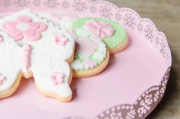 Bolachas de flor de primavera recém-assadas — Fotografia de Stock