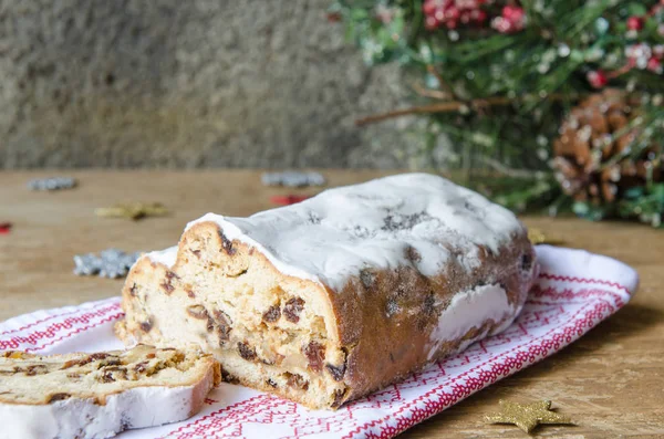 Stollen, Almanya'nın geleneksel Noel kek. 