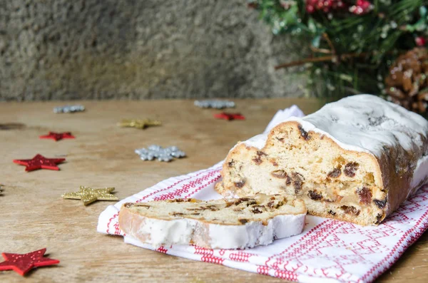 Stollen, Almanya'nın geleneksel Noel kek. 