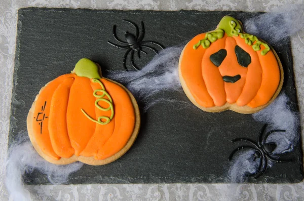 Cadılar Bayramı için ev yapımı lezzetli Kurabiye bisküvi