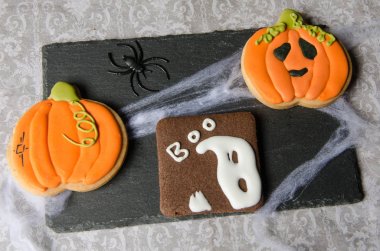 Cadılar Bayramı için ev yapımı lezzetli Kurabiye bisküvi