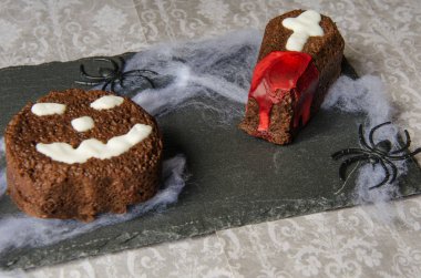 Cadılar Bayramı için ev yapımı lezzetli Kurabiye bisküvi