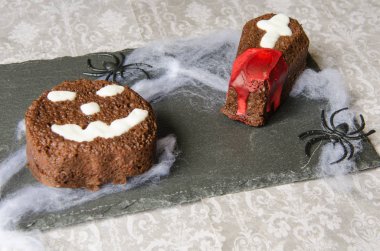 Cadılar Bayramı için ev yapımı lezzetli Kurabiye bisküvi