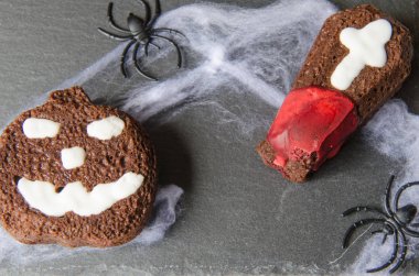 Cadılar Bayramı için ev yapımı lezzetli Kurabiye bisküvi