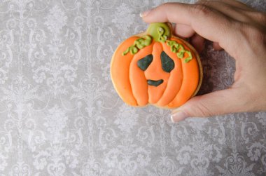 Cadılar Bayramı için ev yapımı lezzetli Kurabiye bisküvi