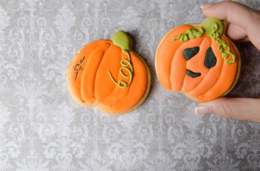 Cadılar Bayramı için ev yapımı lezzetli Kurabiye bisküvi