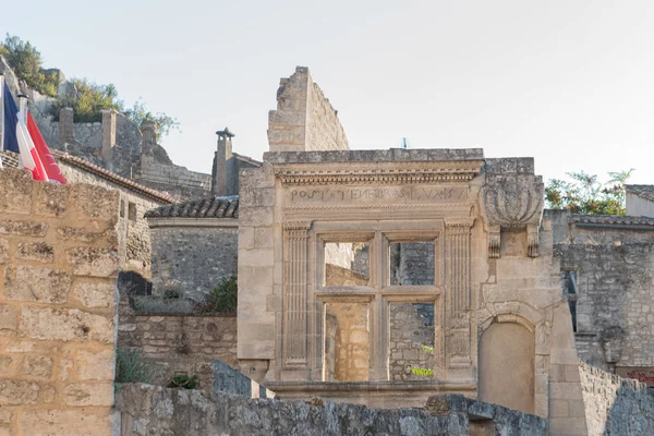 Oude architectuur en overblijfselen van Romeinse gebouwen in Frans vi — Stockfoto