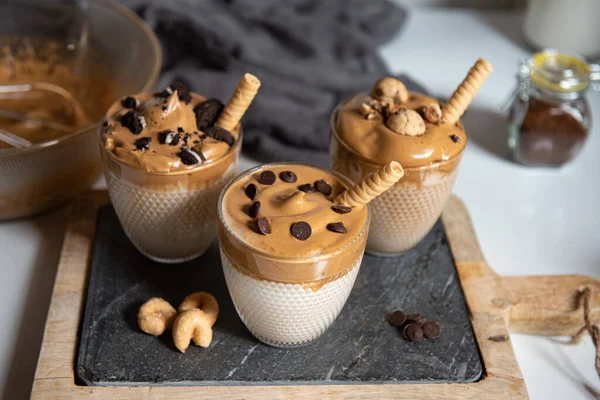 Három Pohár Pohár Dalgona Habos Kávé Trend Koreai Ital Latte — Stock Fotó