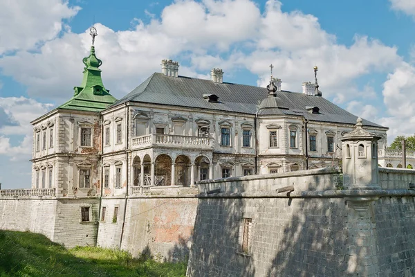 Parte ocidental do castelo de Pidhirtsi — Fotografia de Stock