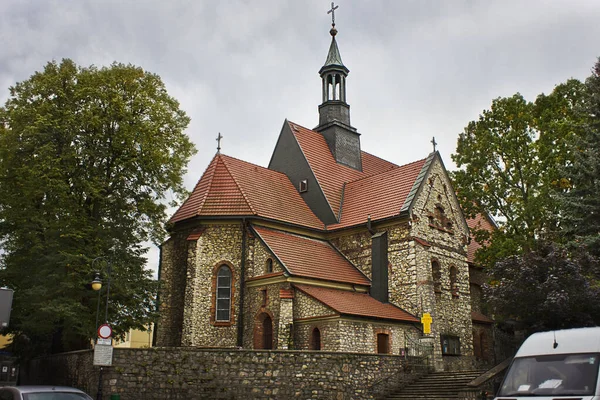 โบสถ คาทอล กในเม Chrzanow โปแลนด สถานท องเท ยวของโปแลนด โรป ภาพถ่ายสต็อกที่ปลอดค่าลิขสิทธิ์