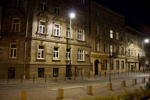 Krakow caddesindeki eski evler. Gece Krakow, Polonya, Avrupa