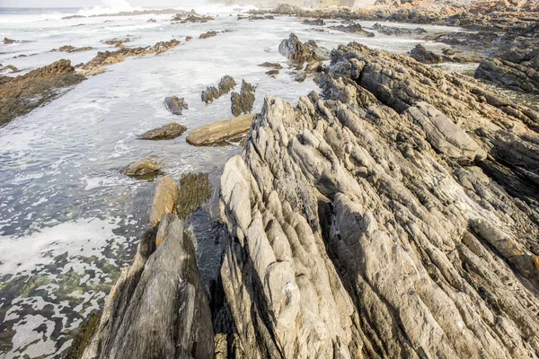Pedras junto ao oceano — Fotografia de Stock