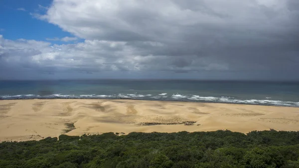 Vista de la playa y el océano — Foto de Stock