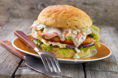 Somon ve karides burger