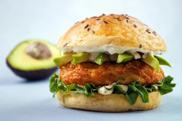 Avocado fish sandwich — ストック写真