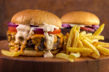Burgers ve fries gemide