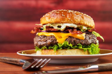 pastırma peynirli burger