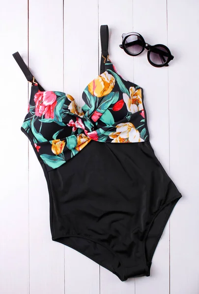Fashionable swimsuit and sunglasses on a white background — Stock Photo, Image