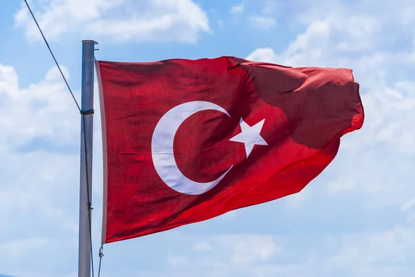 Bandeira da Turquia acenando à noite — Fotografia de Stock