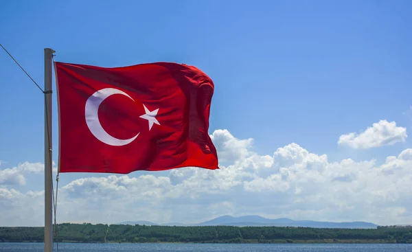 Bandeira da Turquia acenando à noite — Fotografia de Stock