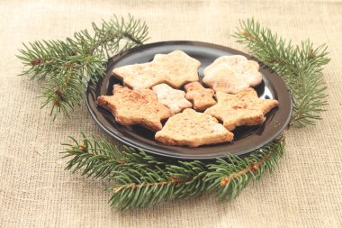 Noel kurabiyeleri ve ağaç dalları