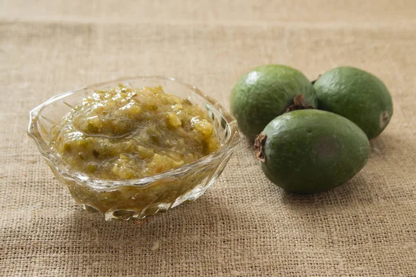 Cam vazoda feijoa sayfasından jam