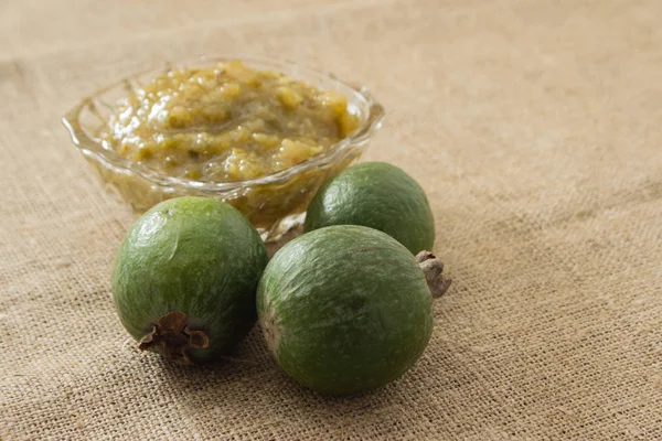 Confiture de feijoa dans un vase en verre Photos De Stock Libres De Droits