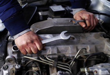 El petrol ve Akaryakıt bir anahtar ile bir mekanik   